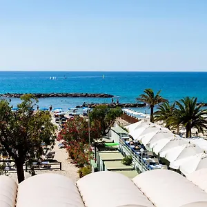 Beach Front - Sulla Spiaggia Appartamento Taggia
